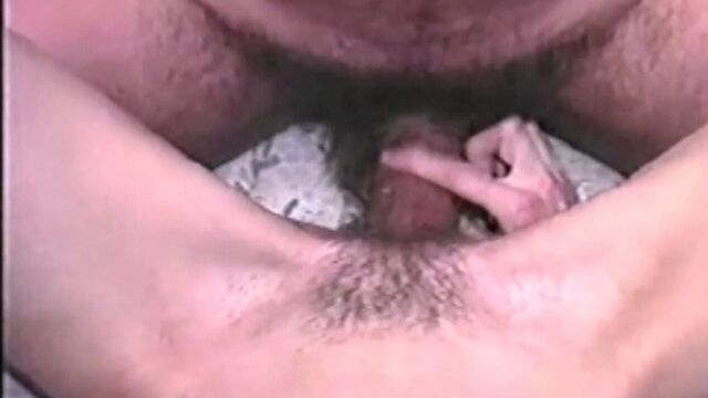 Моя женщина помогла направить мой пенис во влагалище