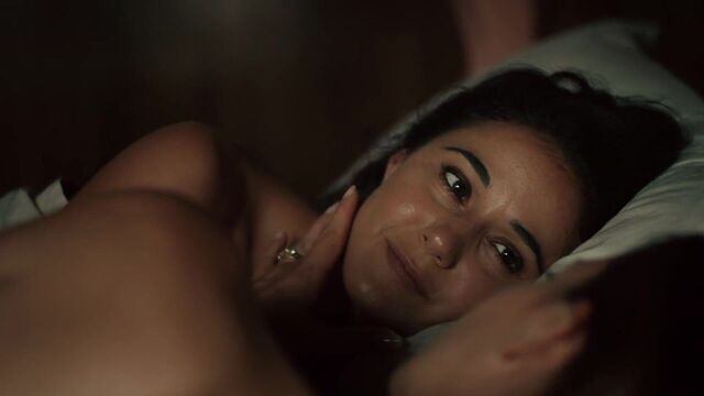 Emmanuelle Chriqui, Kadee Strickland - закрытый глаз, s01e01