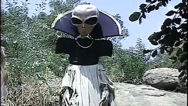 Nici Sterling проанализировал инопланетянин