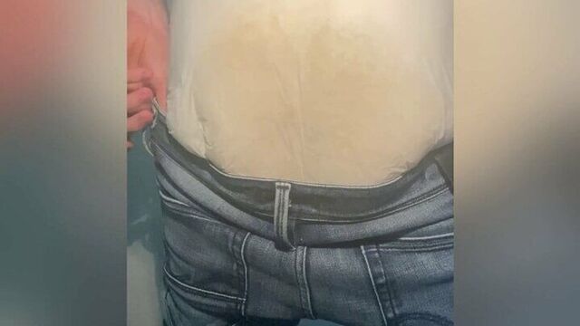 Подгузник под джинсами