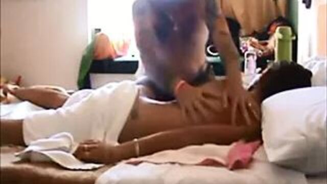 Массаж и трах в любительском видео