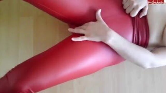 Nylonwife - красное трение верблюжьей лапки и тряска с большими сиськами