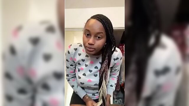 Мачеха-дочка и тетя светят сиськами и тверкают вживую