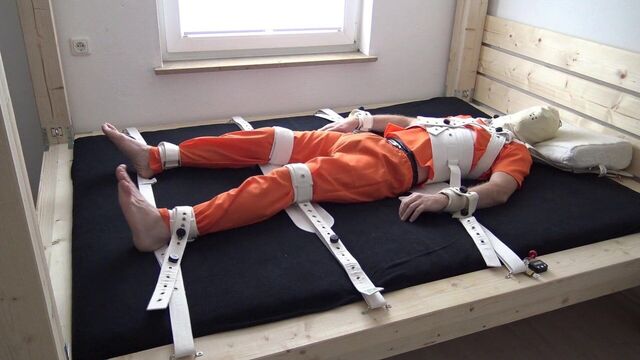 Подгузник-заключенная