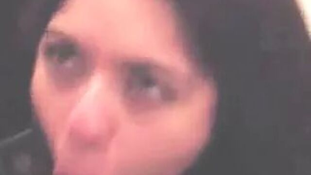 Много свиданий с рыбками сосет мой хуй в ванной кофейни