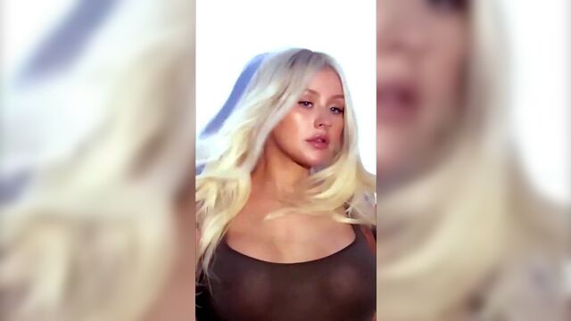 Christina Aguilera - соски в прозрачном верху, июль 2018
