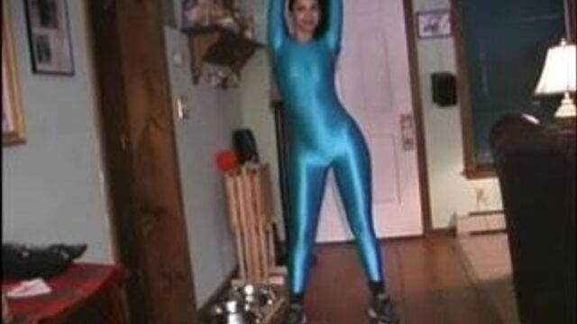 Брюнетка в спандексе от брюнетки