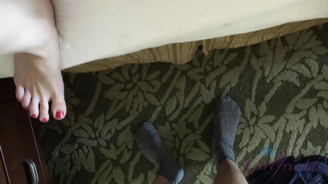 Сексуальная блондинка Kate England сосет и трахается с членом в видео от первого лица