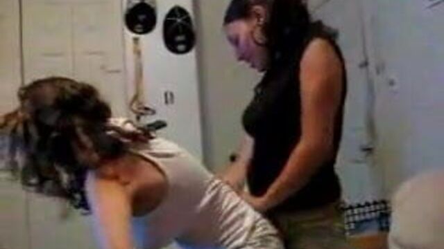 Латина-женщины танцуют