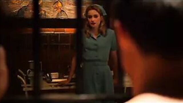 Медсестра, дрочит для заключенного