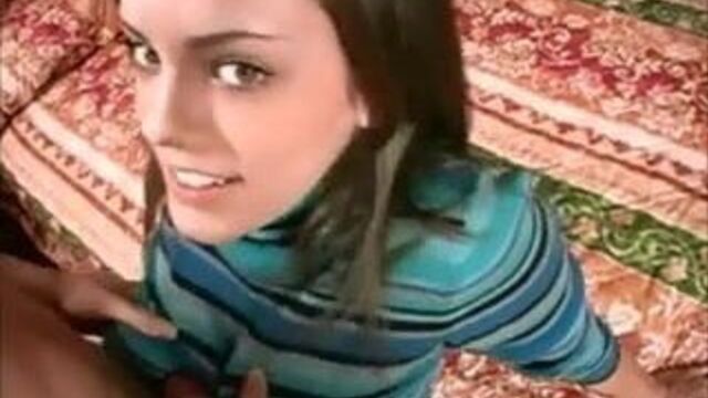 Katie трахает сиськами