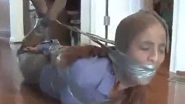 Ashley Graham обмотали клейкой лентой и в колготках вонючие трусики