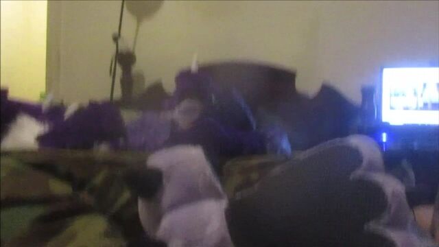 Дрочка в меховом костюме, восьмиугольная