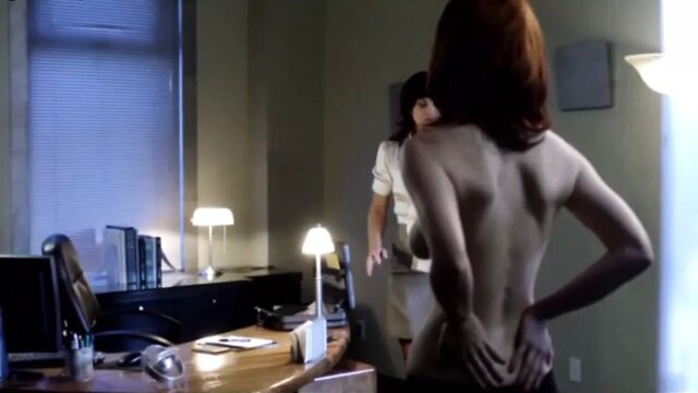 Diana Gainer и Moniqua Plante - сцена с обнаженной грудью