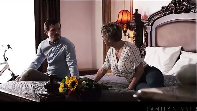 Зрелая женщина Dee Williams с большими сиськами