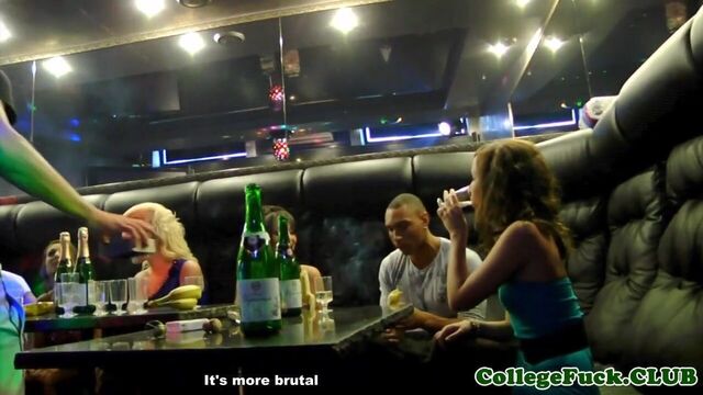 Европейские студентки наслаждаются членом и спермой