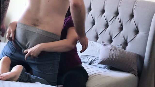 Трахаю милфу-брюнетку из соседнего дома