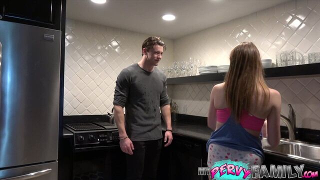 Сводная сестра скучала по члену своего старшего брата