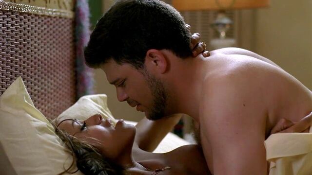 Dania Ramirez, сцена обнаженного секса в окружении scandalplanet.com