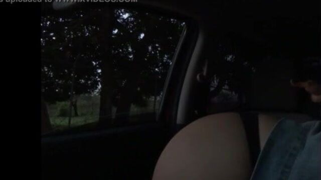 Сосущий хуй в машине