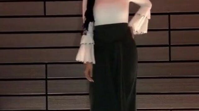 Современный хиджаб показывает задницу