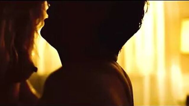 Ana De Armas, сиськи и задница в сцене секса