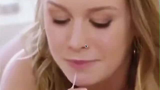 Brie Larson сосет