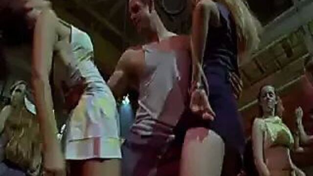 Susan Ward - в толпе