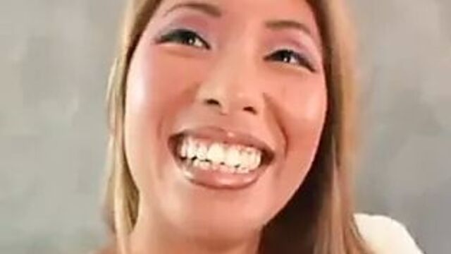 Вьетнамскую шлюшку из бамбука трахают