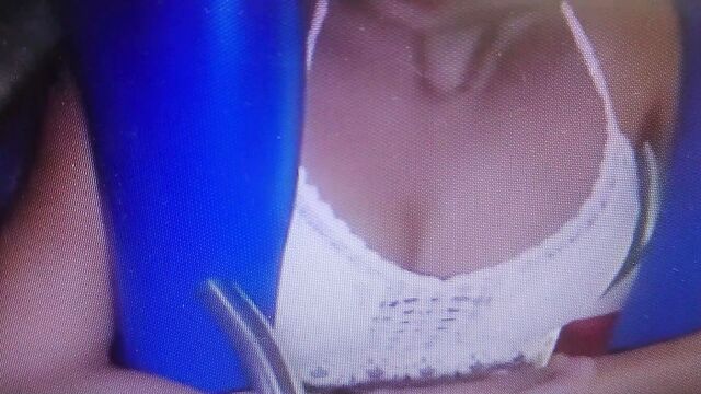 Сиськи в рогатке. если любишь сиськи. смотри это.