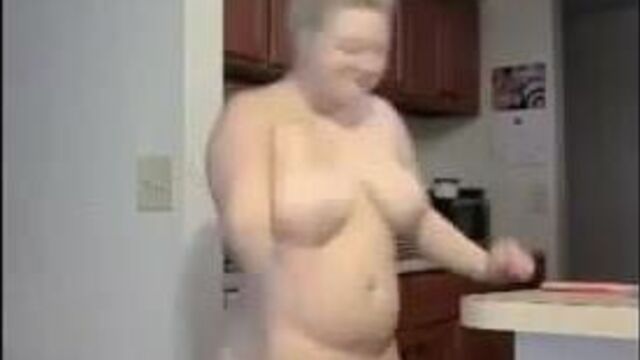 Обнаженная прыгучая крошка-блондинка