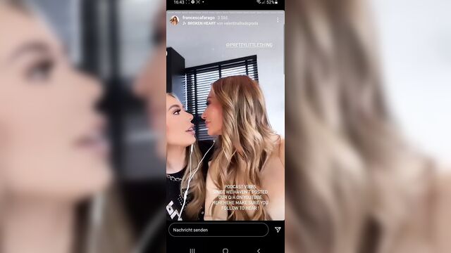 Francesca Farago целует