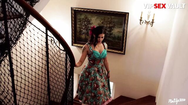 VIP Sex Vault - моя грудастая жена пришла трахнуть меня на работе