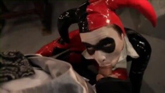 Harley Quinn отсасывает