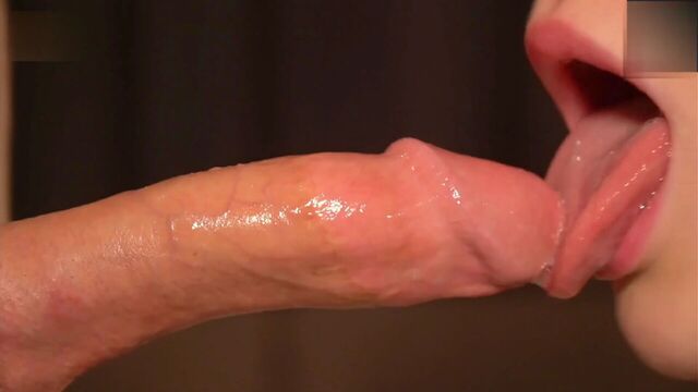 Проиграла в карты и отсосала большой хуй