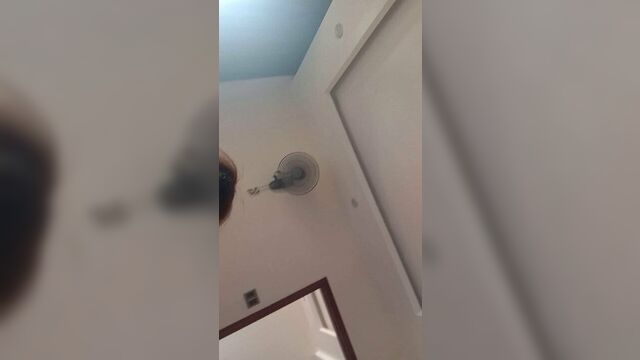 Tam сосет член