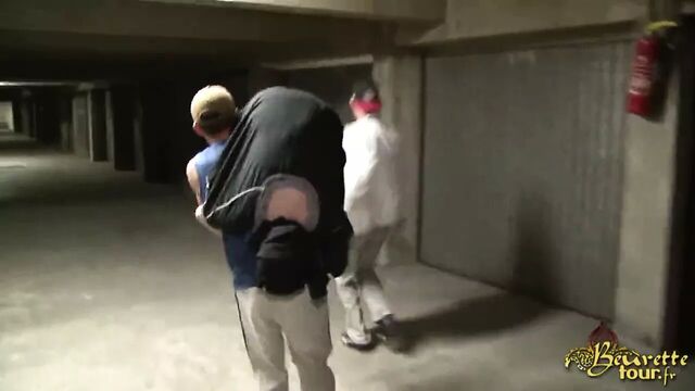 Мусульман в хиджабе трахают в обе дырки