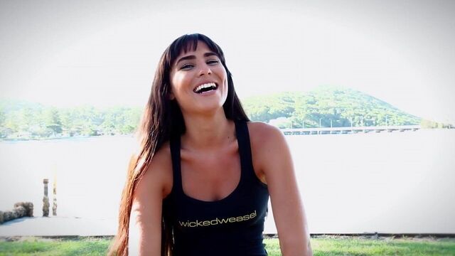 Злая бикини-ласка