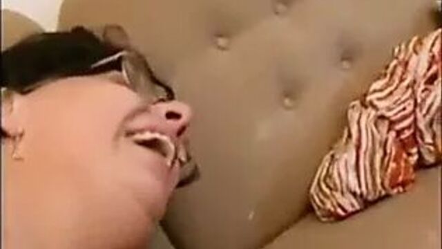 Бабушка с большой попкой трахается