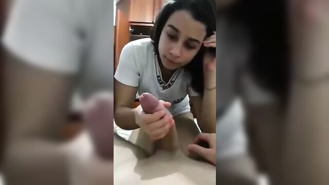 Сестра сосет мой пенис, а мачехи нет