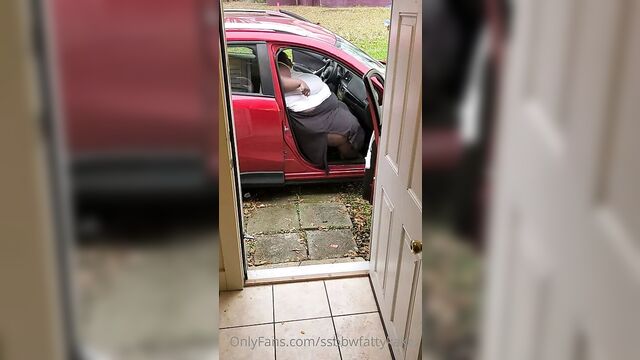 Ussbbw идет к машине