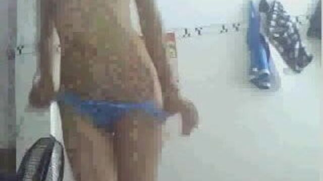 Вьетнам, красивые сиськи перед вебкамерой