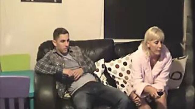 Смотрю телевизор и становится жарко