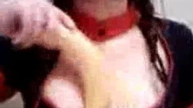 Эмо-девушка Nursie-Chan сосет и трахает сиськами банан на ютубе