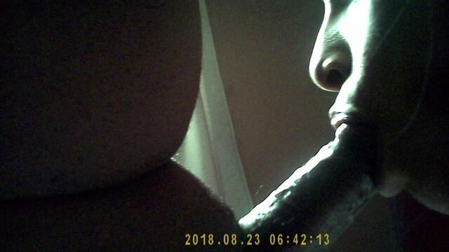 Две худенькие латинские девушки