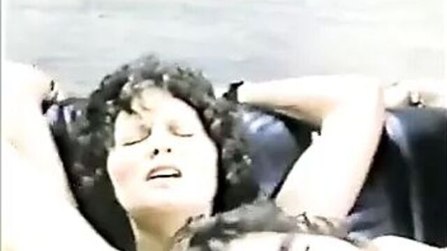 Linda Lovelace жестко кончает