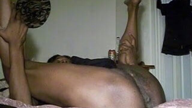 Мама Kingston раздвинула леггинсы