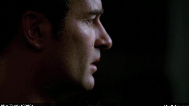 Julian McMahon обнаженная во время секс-сцен из Nip Tuck