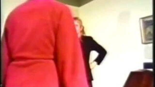 Рваный женский бой в ретро платье