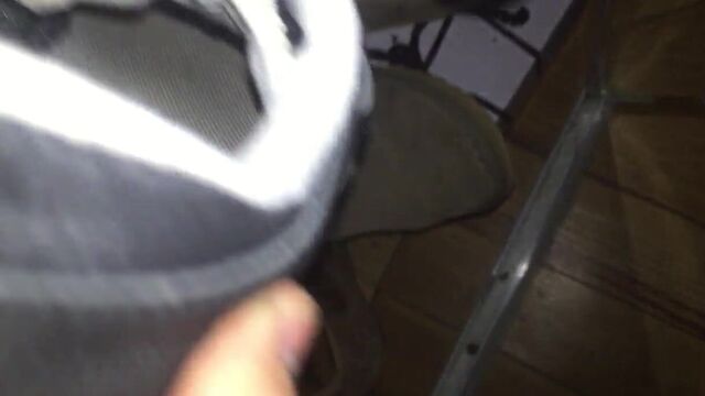 Шпионю по шкафу для девушек. Хорошо надетые угги, балетки, Найки.